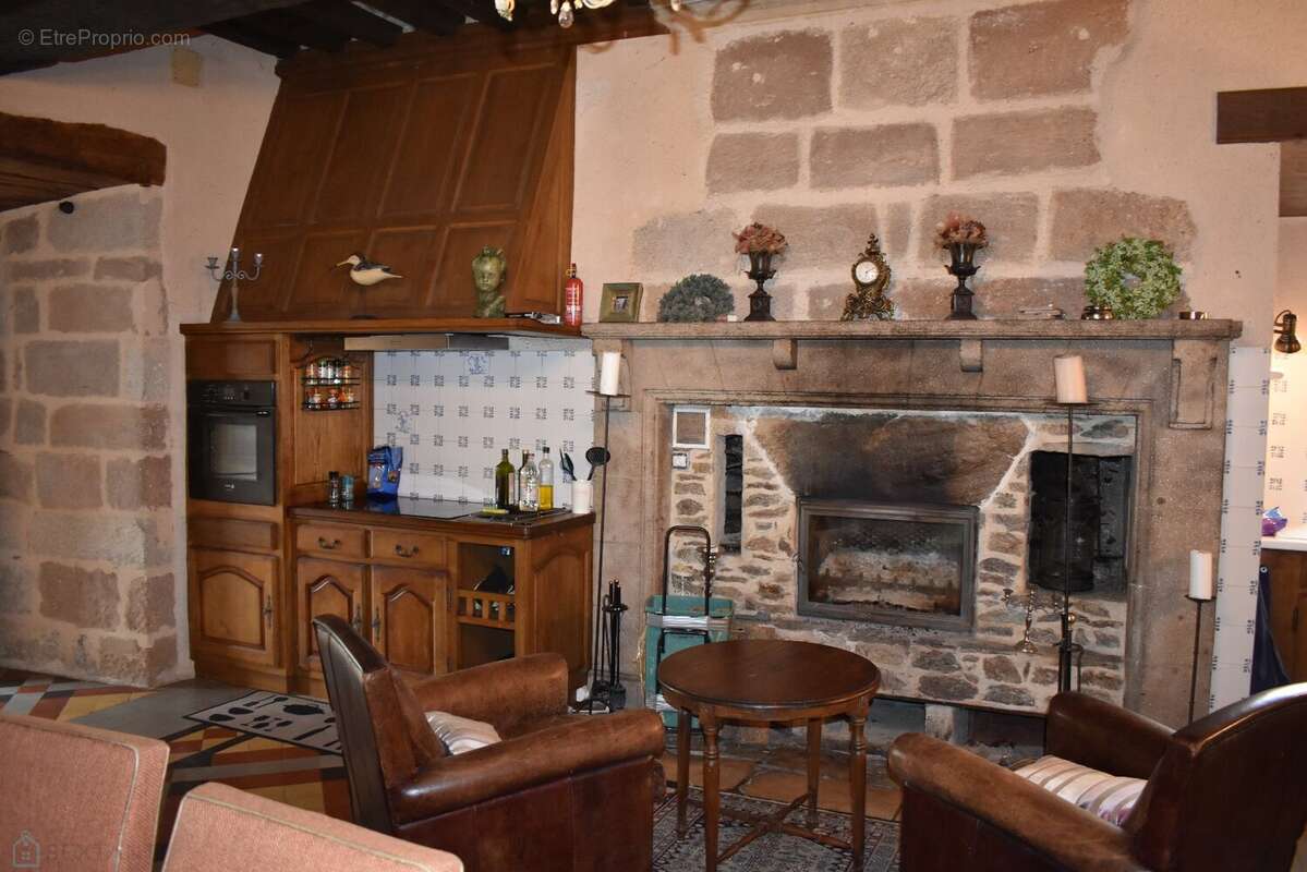 Magnifique chateau du moyen age remanie a la renaissance sur 21 ha - photo 8