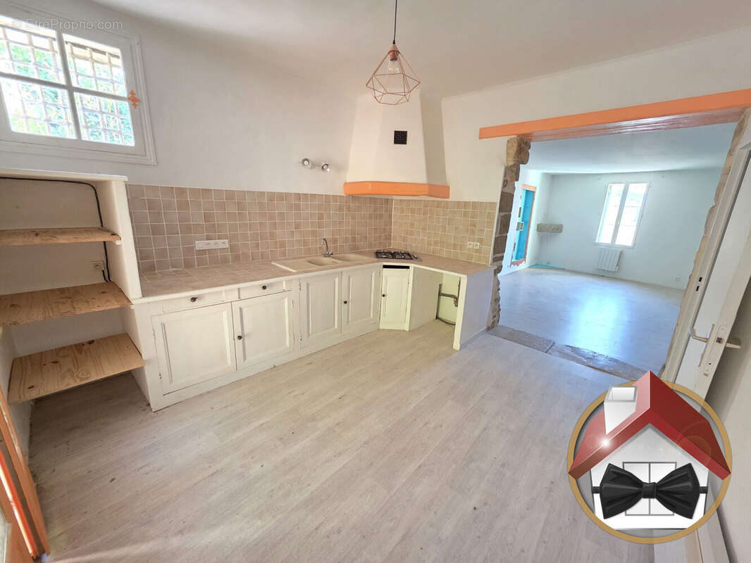 Appartement à MONTAREN-ET-SAINT-MEDIERS