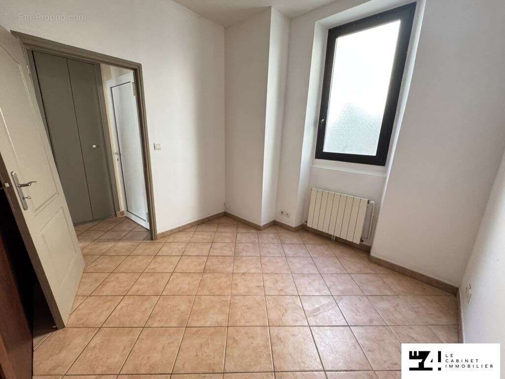 Appartement à CAZERES