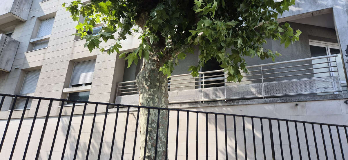 Talence T2 de 37.42 m2 1 chambre avec balcon et place de parking au 1er étage d'une résidence avec ascenseur d - photo 2