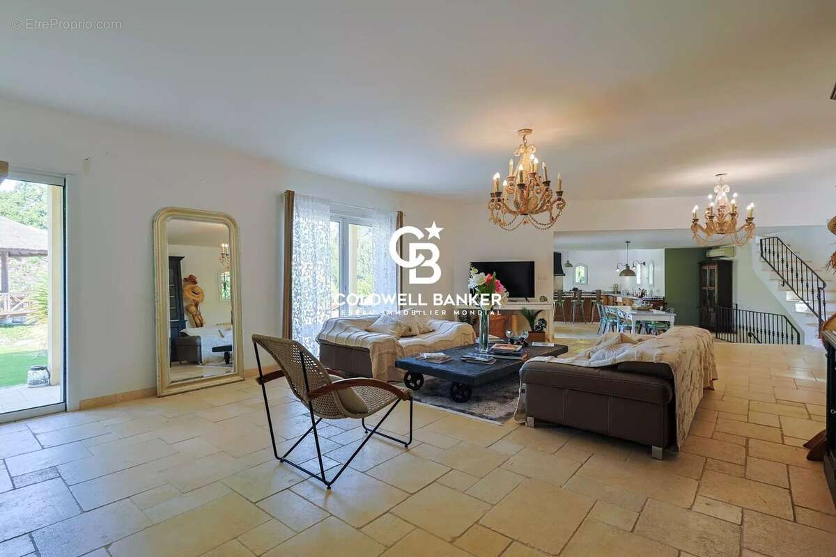 Maison à BORMES-LES-MIMOSAS