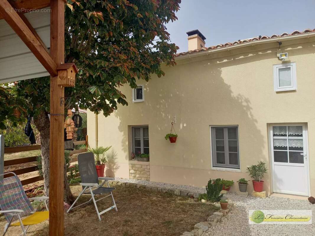 Maison à SAINT-FRAIGNE