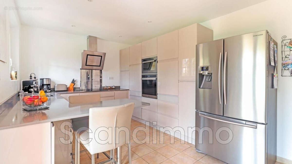 Maison à ROQUEBRUNE-SUR-ARGENS