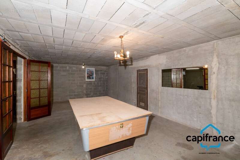 Sanary Port à pied/  Appartement en RDC de 114 m2,  S/Sol de 187 m2  et terrain 318 m2 /garage. 10mn du port - photo 20