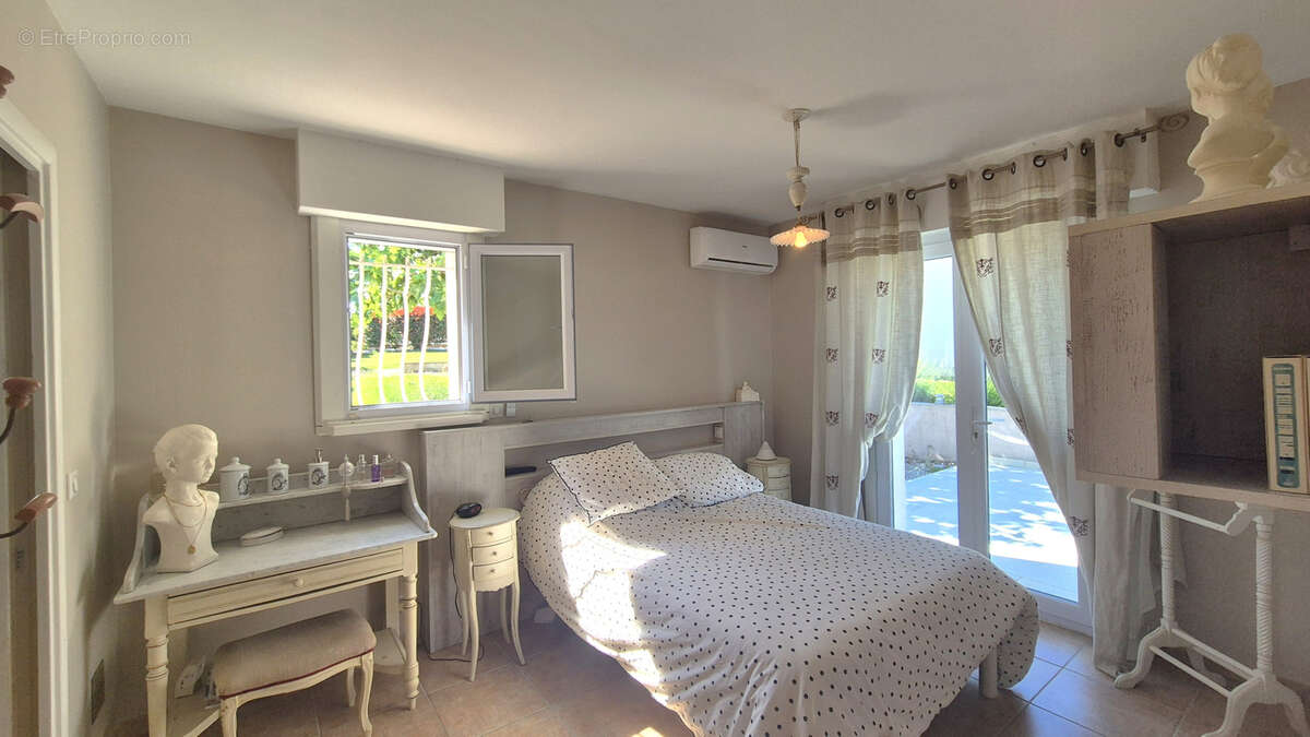 Villa de plain-pied au calme absolu avec piscine, studio indépendant et vaste terrain arboré - photo 8