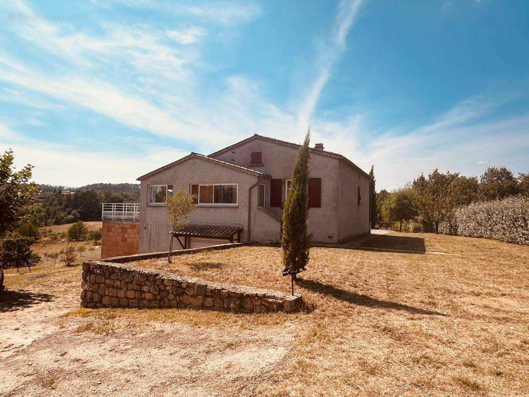 Maison à SAINT-GENEST-DE-BEAUZON