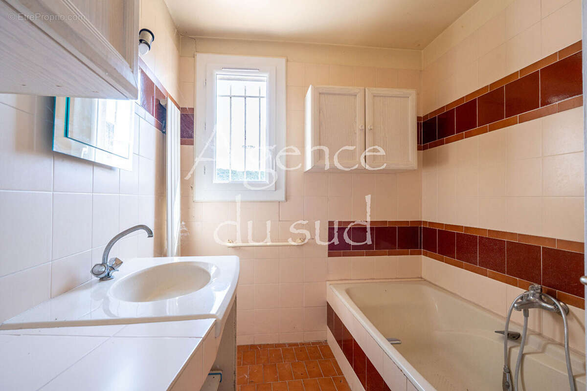 Grande maison de 270 m² sur un terrain de 3000 m² - Fort potentiel - photo 8