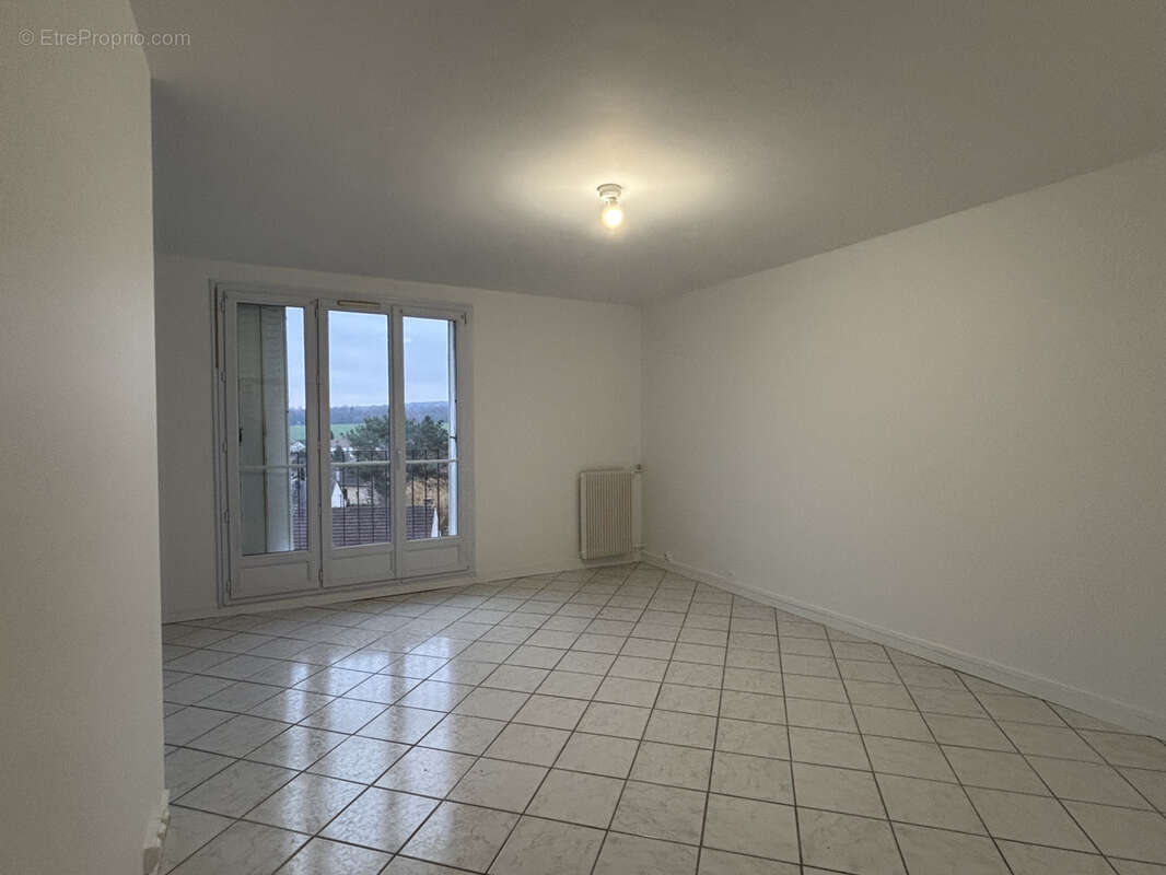 Appartement à EZANVILLE