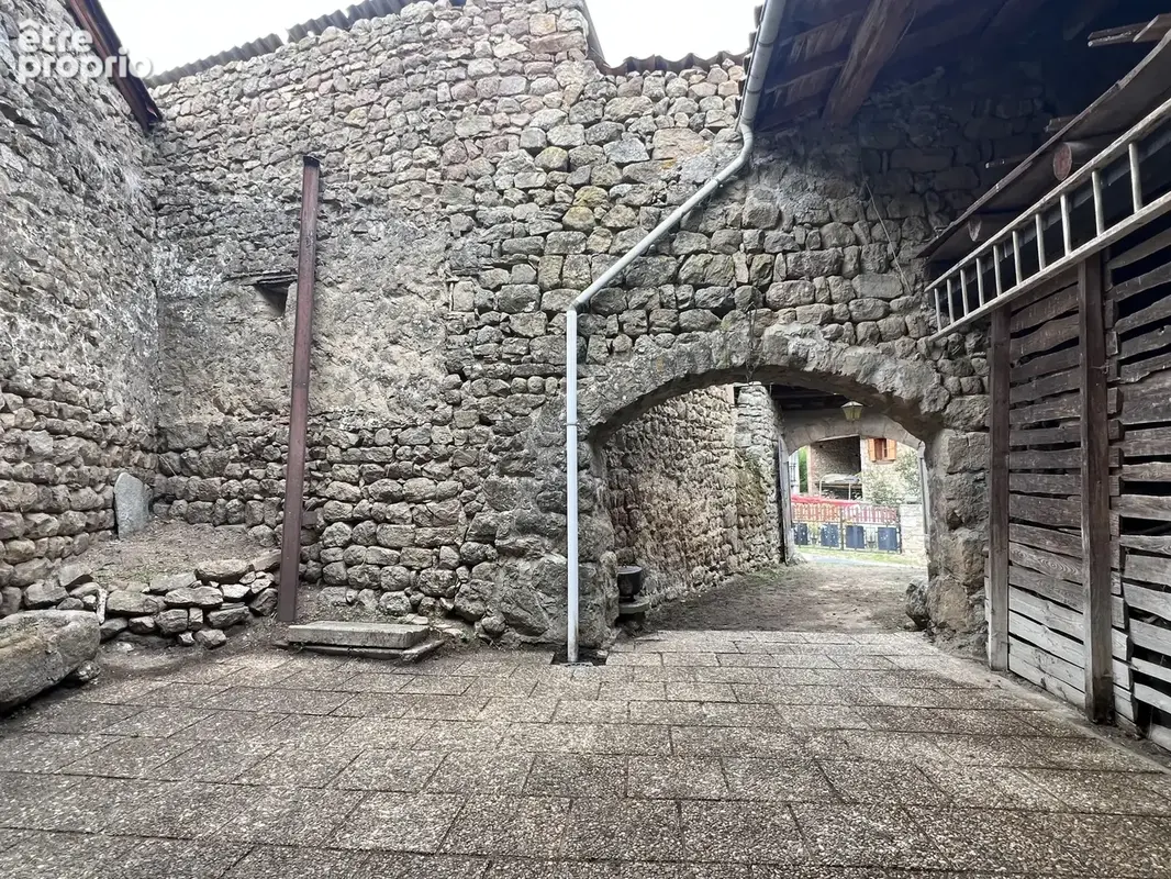 Ferme en pierre entièrement à rénover - photo 3
