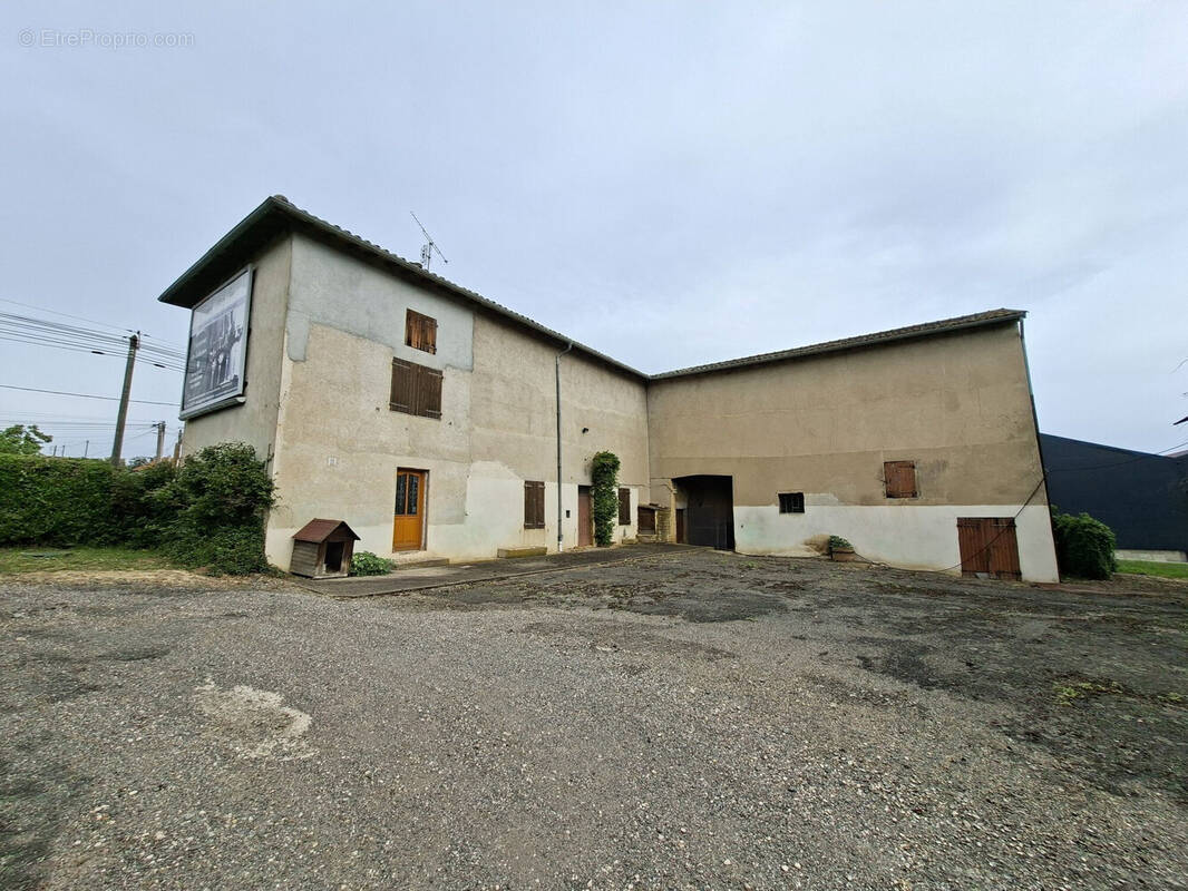 Maison à CRECHES-SUR-SAONE