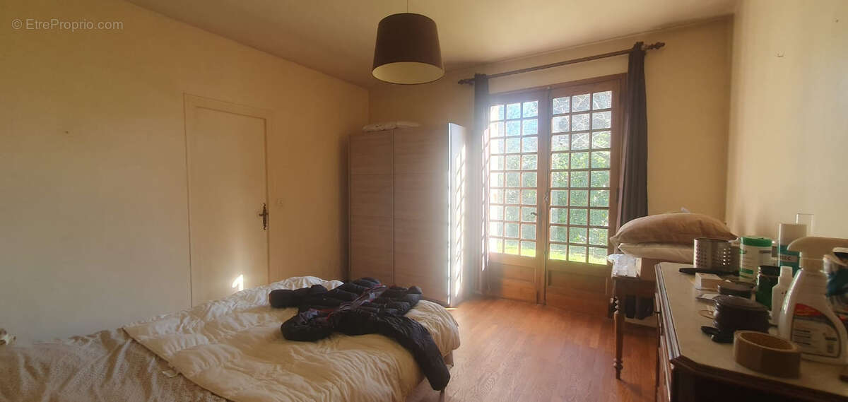 SAINT EULALIE - Belle Maison de 350m2 sur 3000m2 de terrain - photo 6