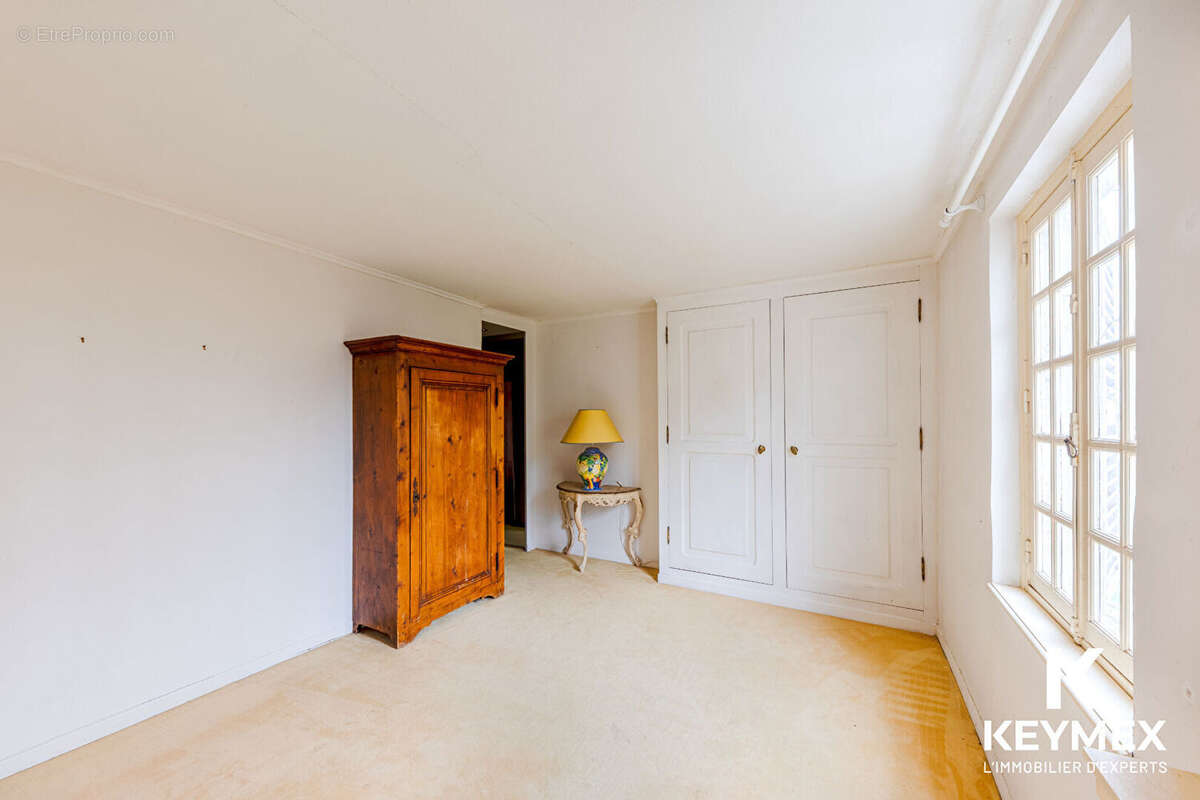 Maison bourgeoise 10  piéces,8 chanbres dont studio indépendant,dépendances sur 1615 M² de terrain plat - photo 10