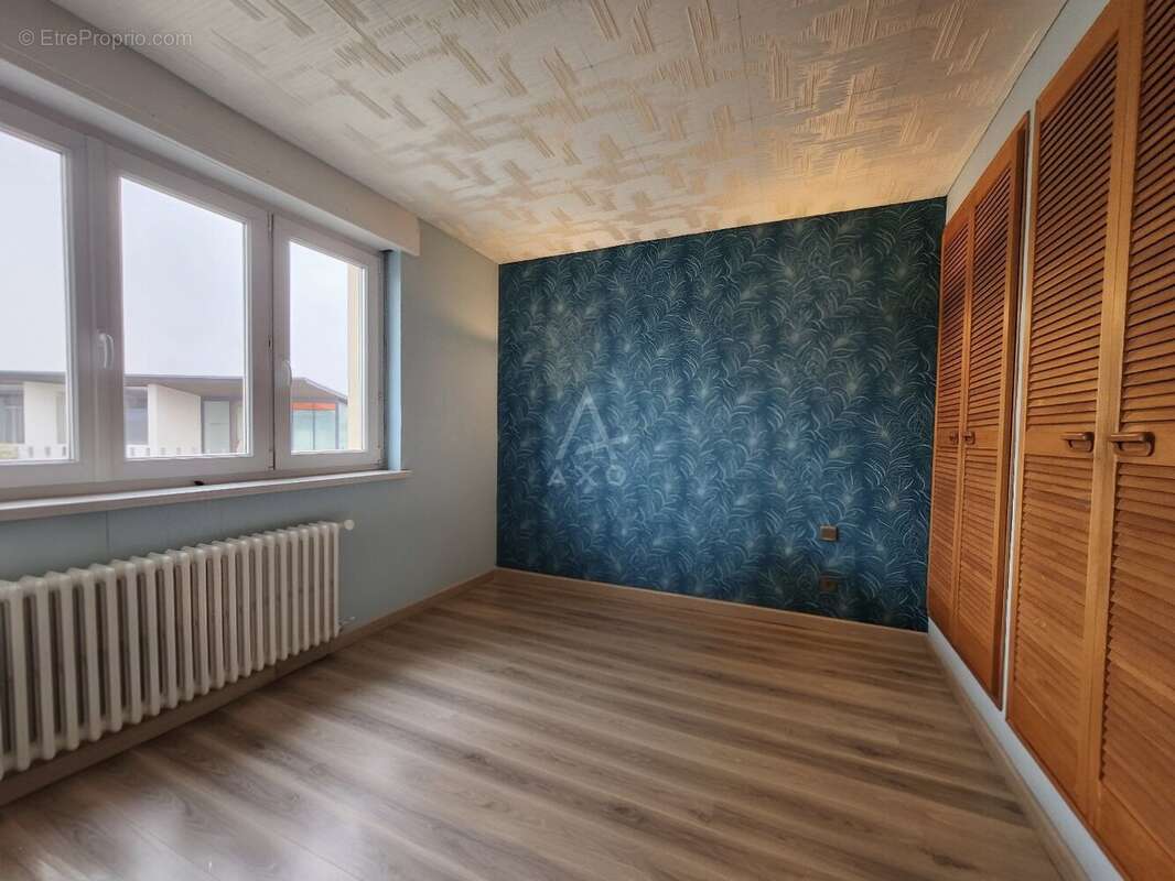 Appartement traversant  Dernier étage  Fort potentiel  - photo 10