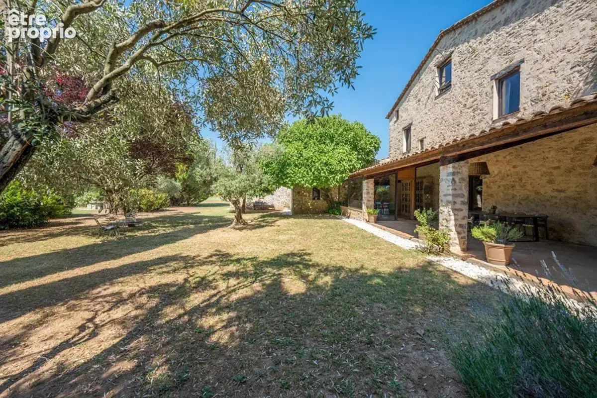 Propriété provençale rénovée avec dépendances 300 m² habitables sur 1,7 hectare - photo 17