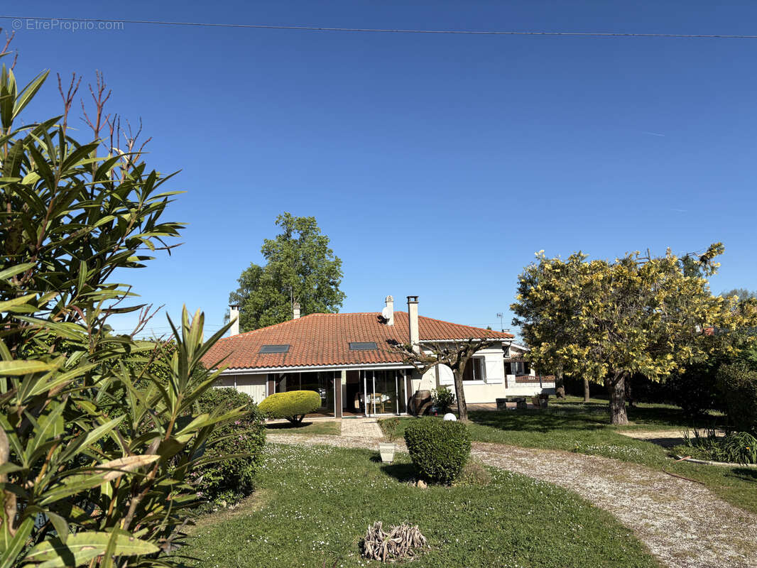 SOUS COMPROMIS  ! Maison familiale avec belle parcelle - photo 11