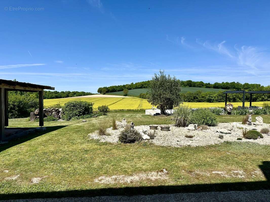 Maison de campagne rénovée avec piscine et grange séparée - photo 18