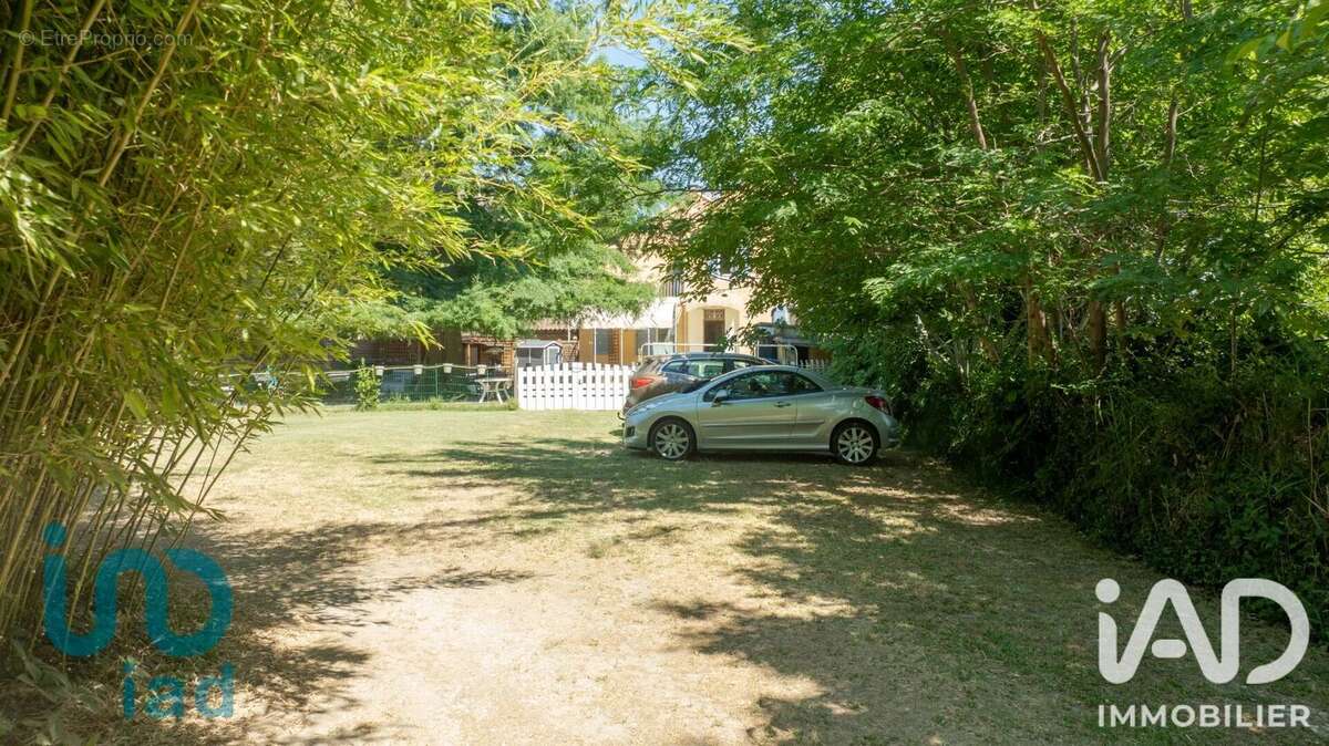 Maison 89 m² à Senas  - photo 8