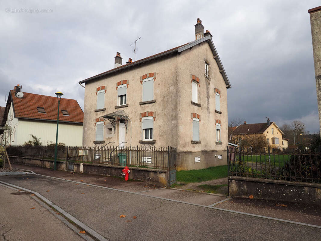 Maison à NOMEXY