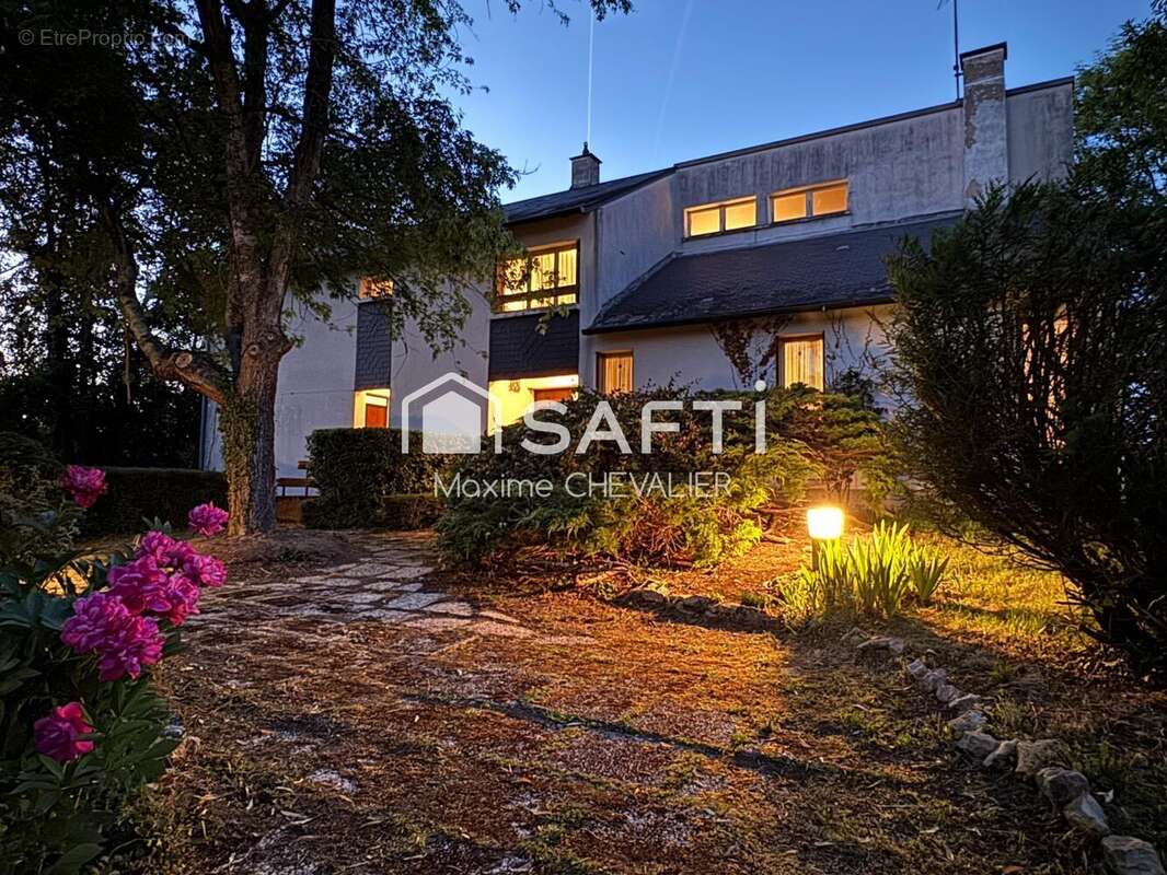 Maison 250 m² à Neuvy-Saint-Sepulchre  - photo 2