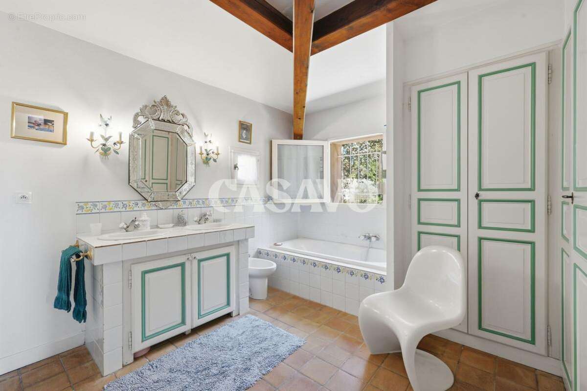 Vente Villa 8 pièces de 272m² - 13100 Saint-Marc-Jaumegarde - photo 19