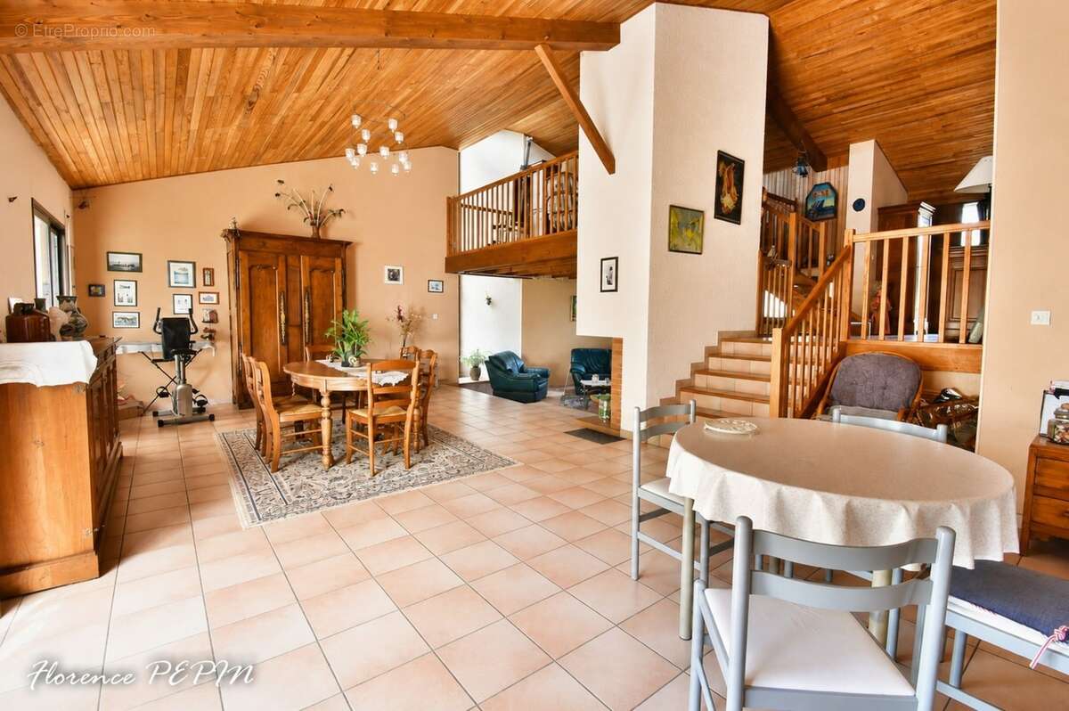Maison d'architecte avec dépendance, étang et plus de 3,3 hectares de nature à 10 minutes de Pornic - photo 5
