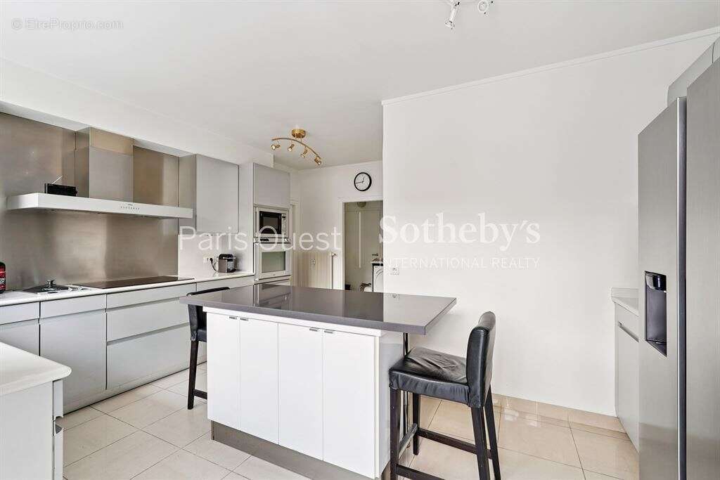 Appartement à NEUILLY-SUR-SEINE