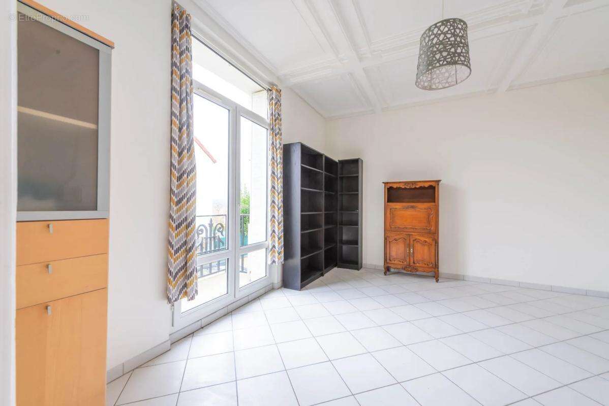 Appartement à SAINT-REMY-LES-CHEVREUSE