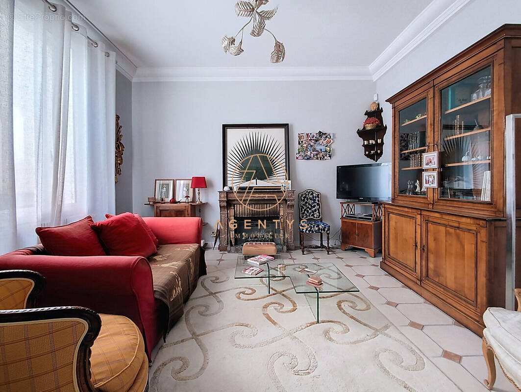 Maison à SAINT-MAUR-DES-FOSSES