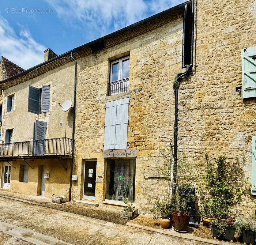SOUS OFFRE ACCEPTEE -- Immeuble au coeur de St Cyprien en Périgord _ EXCLUSIVITE Stephane Gounet - photo 3