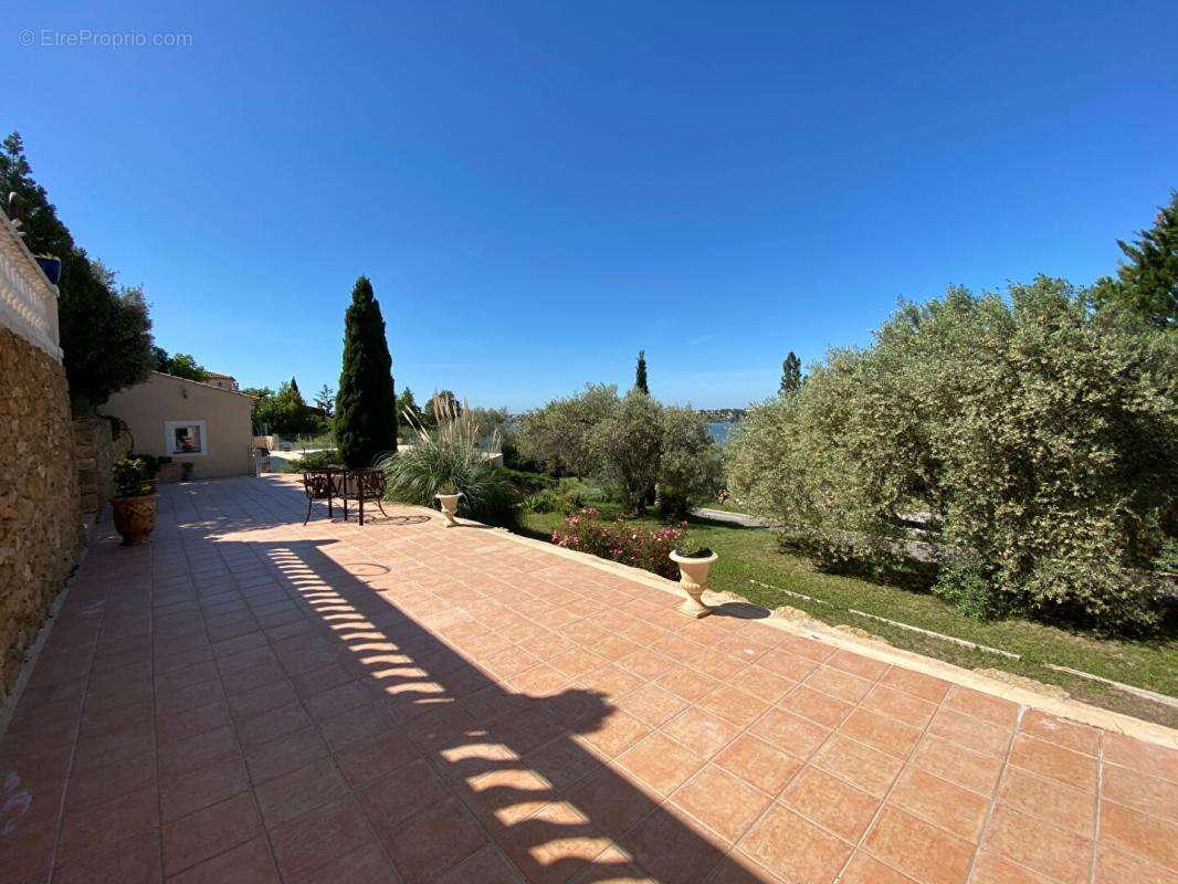 Magnifique propriété avec vue sur l'étang de l'olivier - photo 15