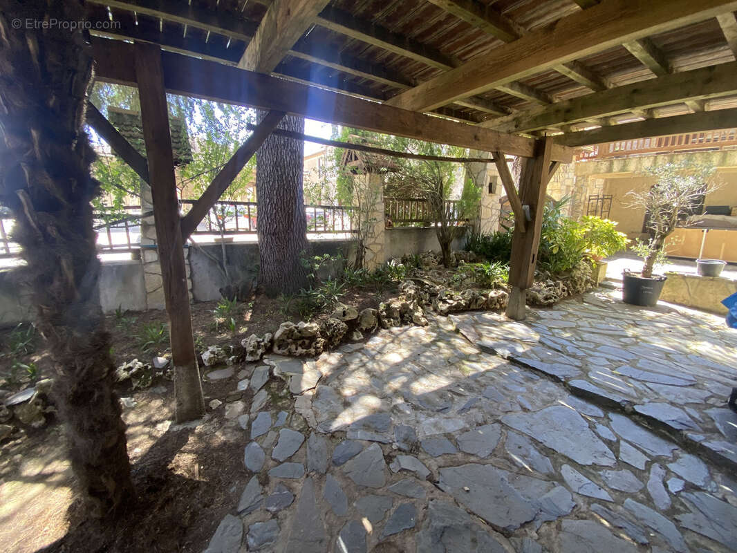 Maison de village de 102 m2 avec local commercial de 100 m2, jardin, terrasse et possibilité d'agrandissement - photo 11