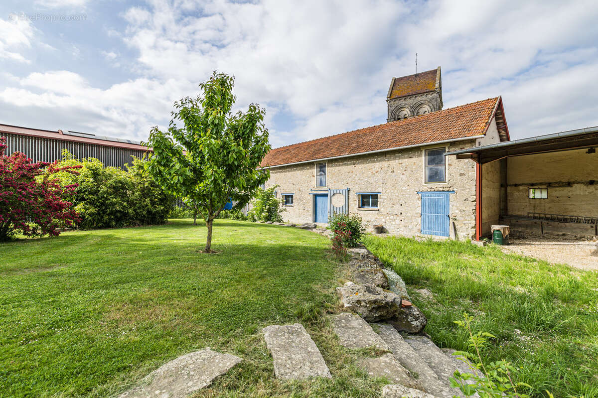 Un Domaine offrant près de 1 400 m2 de bâtis - photo 17