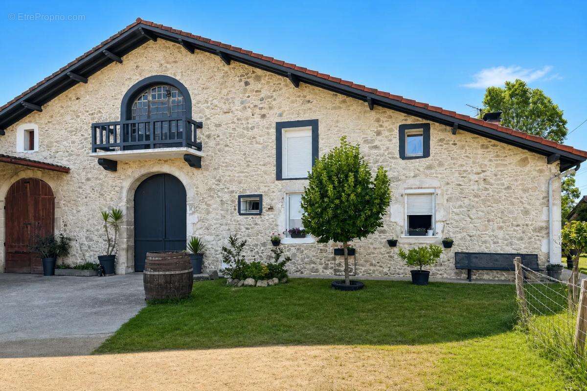 2 Maisons 1) 13 pièces de 476 m²
 2)58 m2 indépendante Cagnotte - photo 2