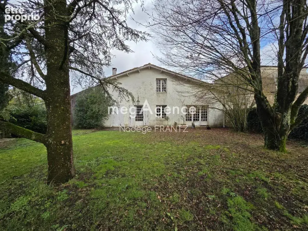 Essouvert (17400) – propriété de caractère avec deux maisons indépendantes, dépendances et terrain de 5 000 m² - photo 2
