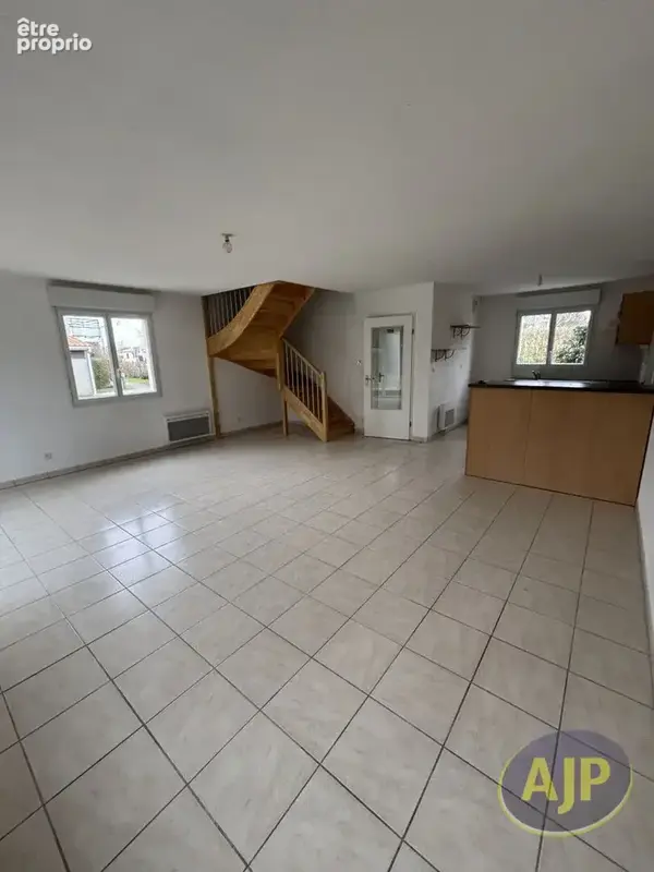 CHALLANS - Maison 3 chambres - photo 3