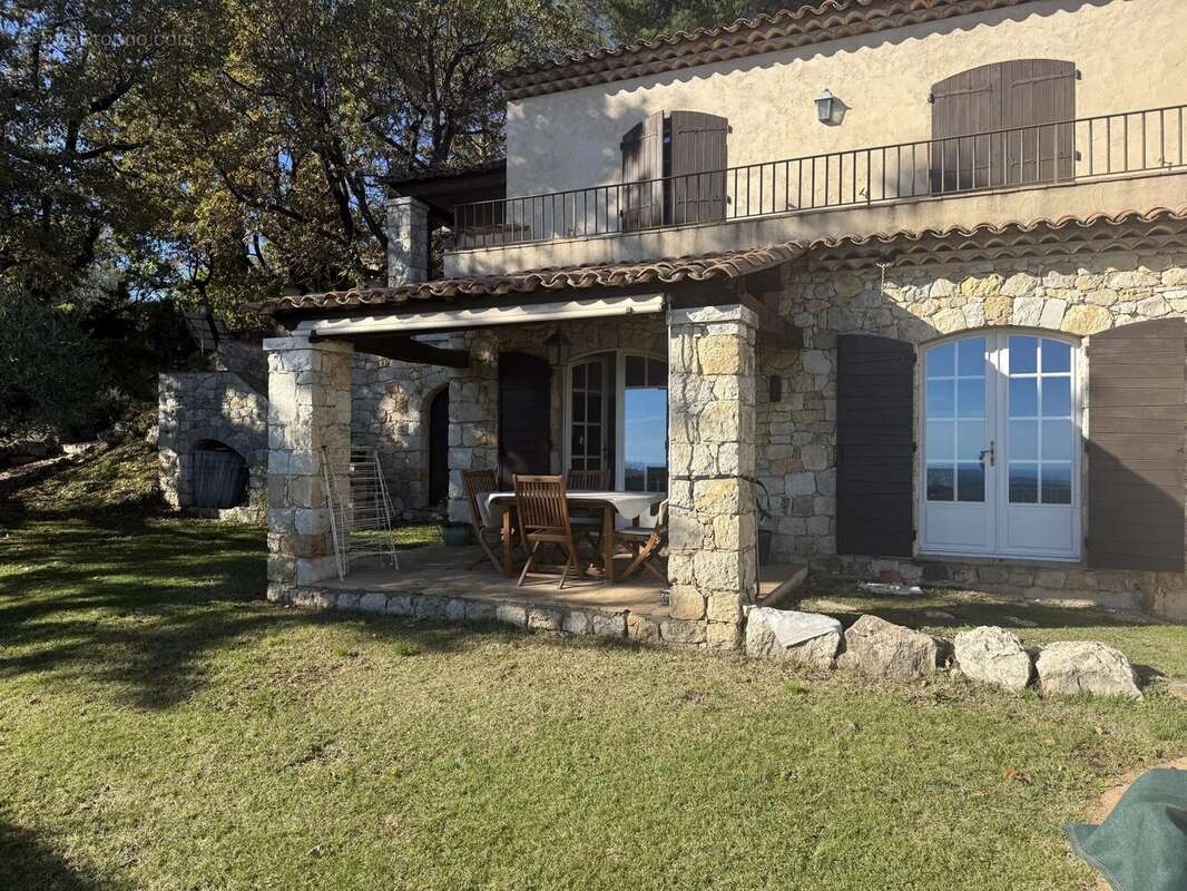 Maison à CHATEAUNEUF-GRASSE