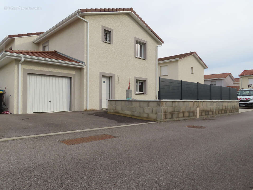 Maison à SAINT-ROMAIN-DE-JALIONAS