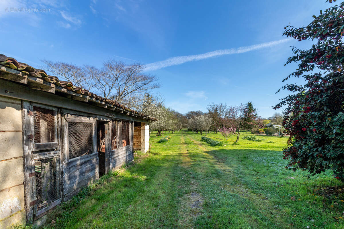 Maison à NIEUL-LES-SAINTES
