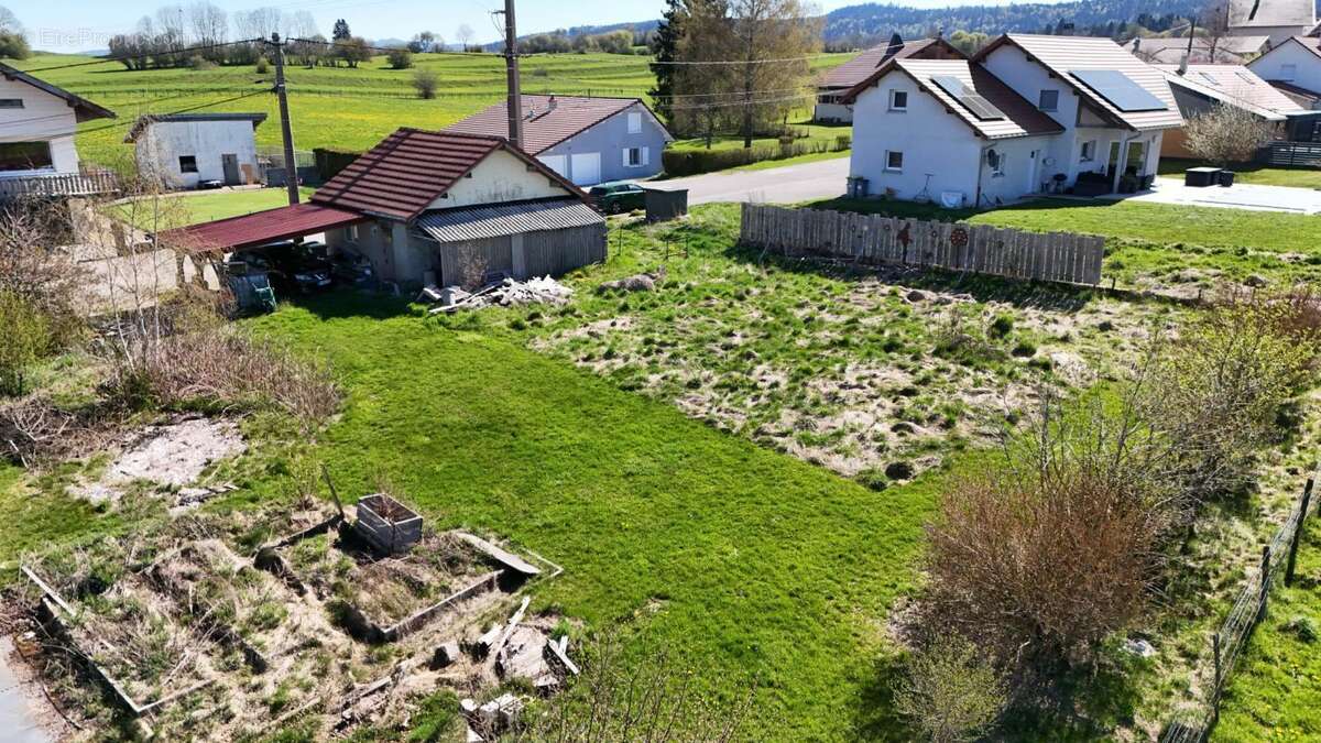 Terrain à LA RIVIERE-DRUGEON
