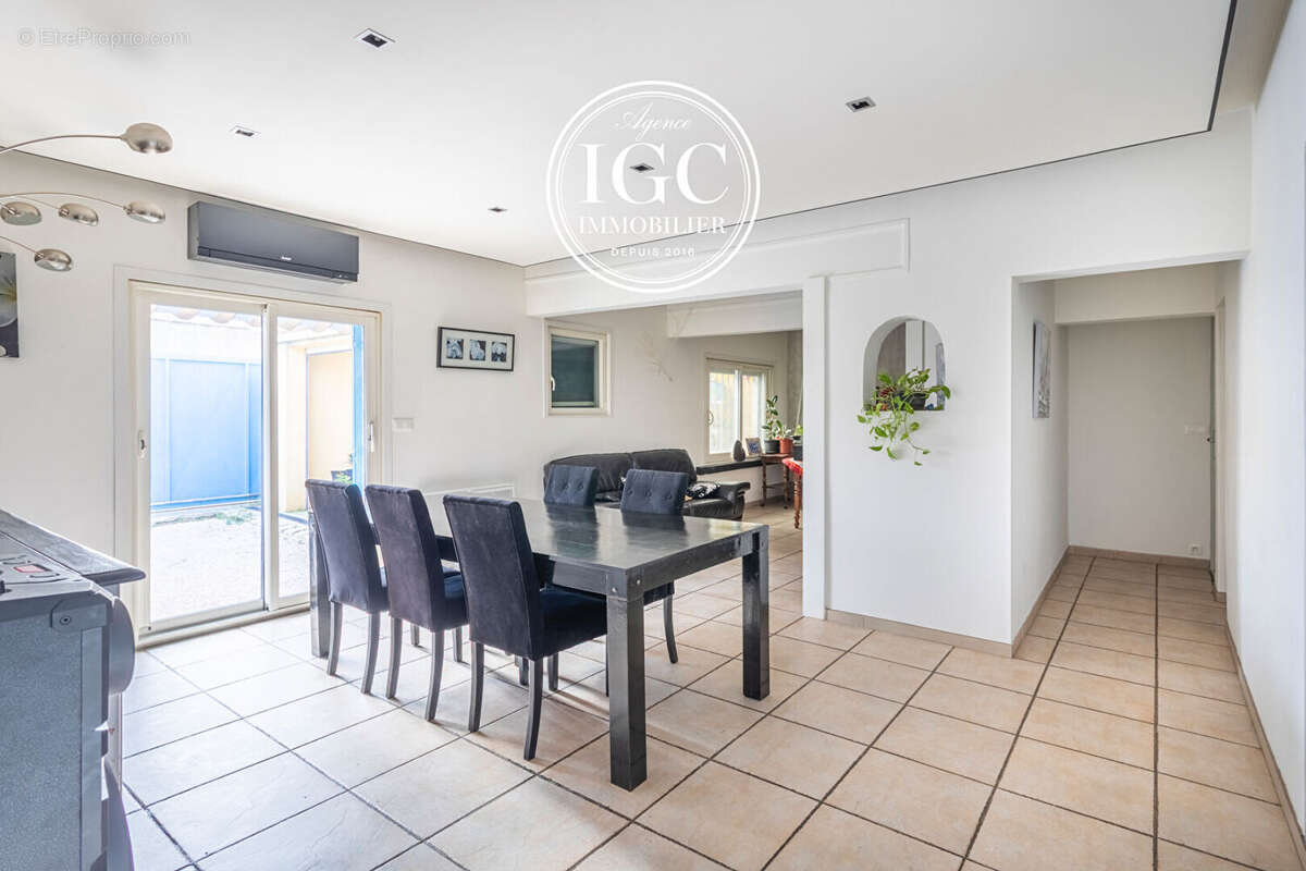 Maison à CHATEAUNEUF-LES-MARTIGUES