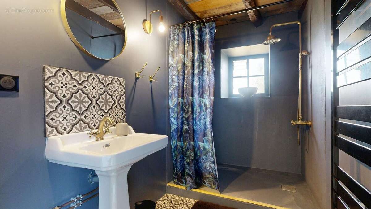 Salle de bains 3 - Maison à MARCILLAC-SAINT-QUENTIN