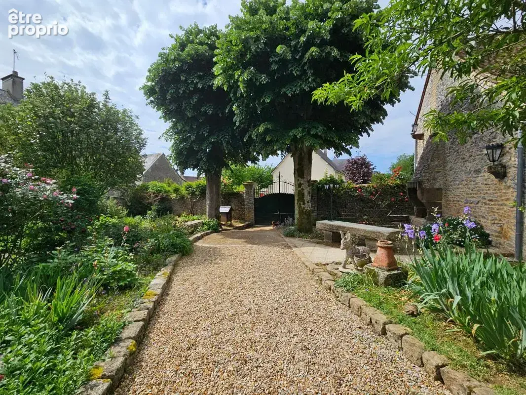 Propriété historique au coeur de Fresnay-sur-Sarthe - photo 3