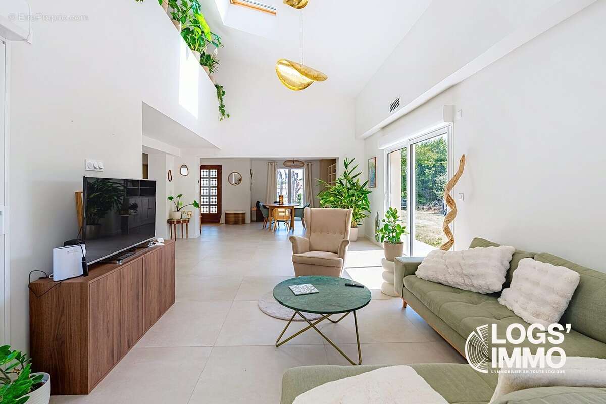 Maison 208 m² à Gradignan  - photo 2