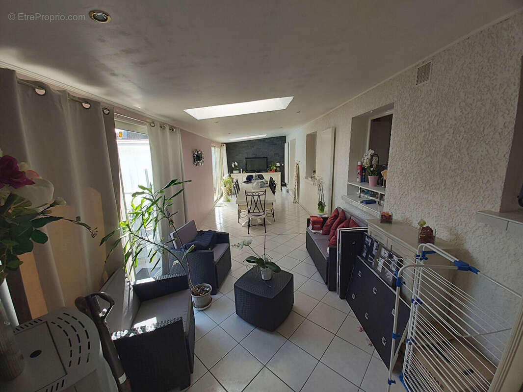 Maison à ORIGNY-SAINTE-BENOITE