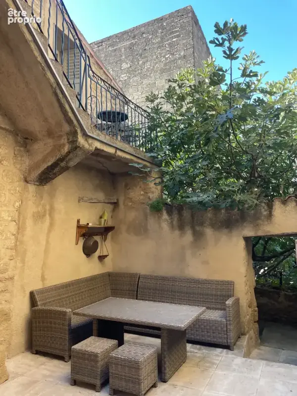 Maison à vendre sud Luberon village de Lauris 2 corps de bâtiments, 3 chambres, 120 m2 environ  terrasse caves atelier - photo 3