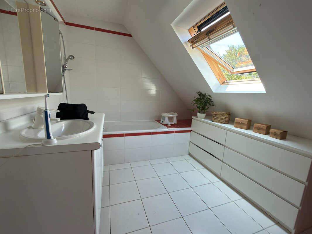 Maison familiale 5 chambres avec vie de plain-pied, Bourg de Plomelin - photo 10