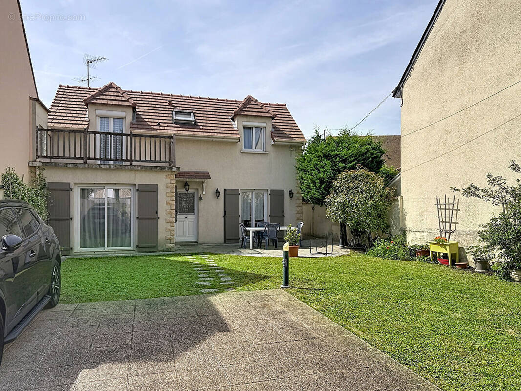 Maison à SAINT-MAUR-DES-FOSSES