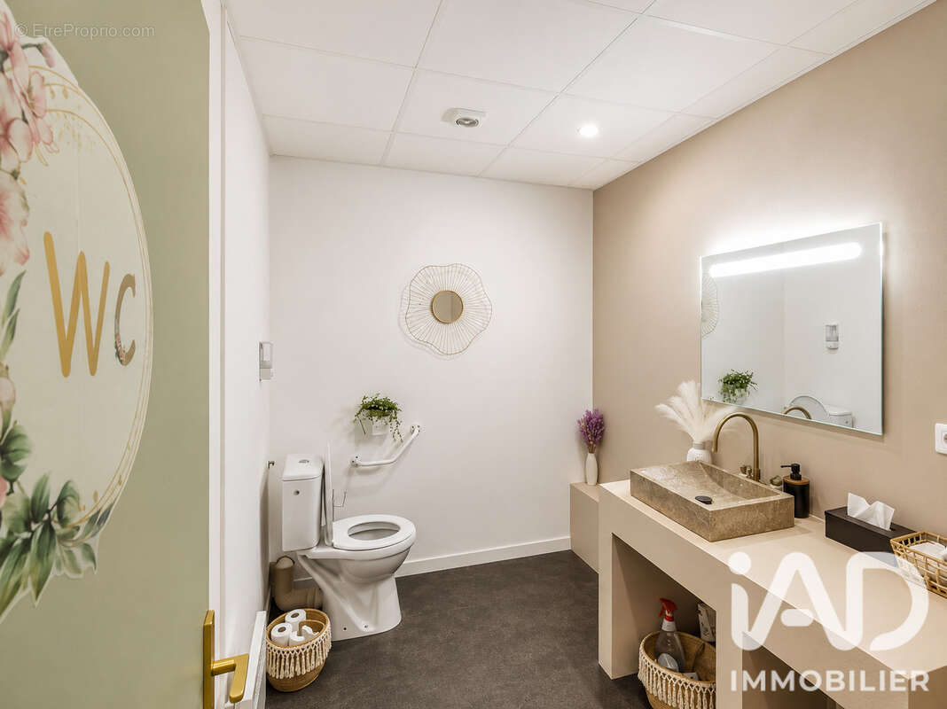 Commerce 80 m² à Maubec  - photo 6