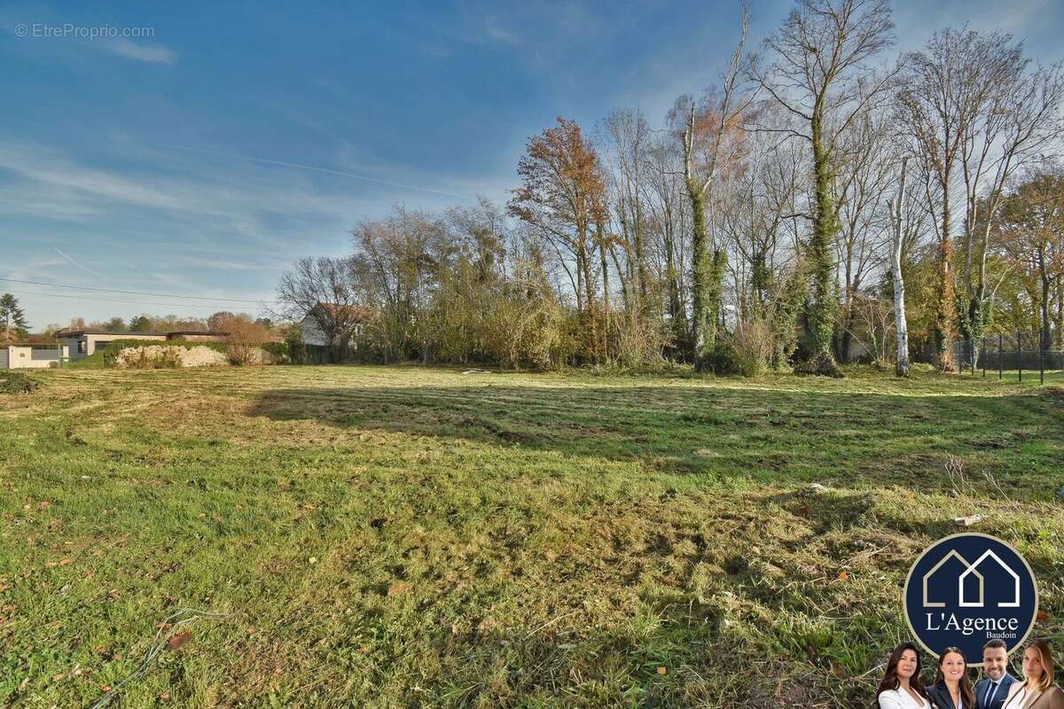 Terrain à LA BOISSIERE-ECOLE