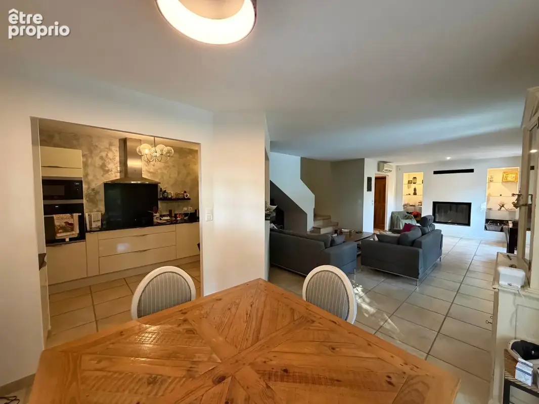 Maison familiale avec piscine dans un écrin de verdure - photo 2